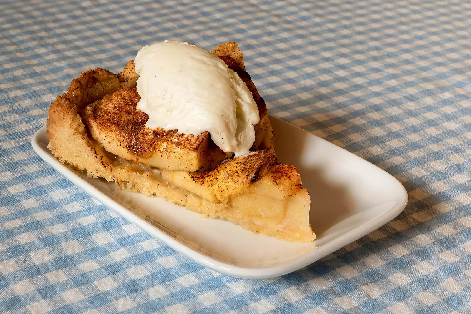 A slice of apple pie with ice cream